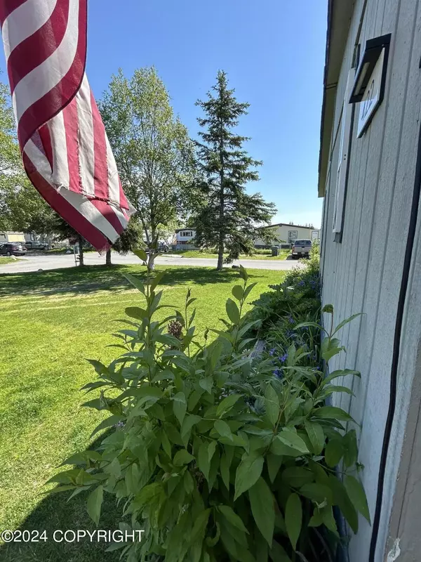 Anchorage, AK 99507,9599 Brayton DR 422