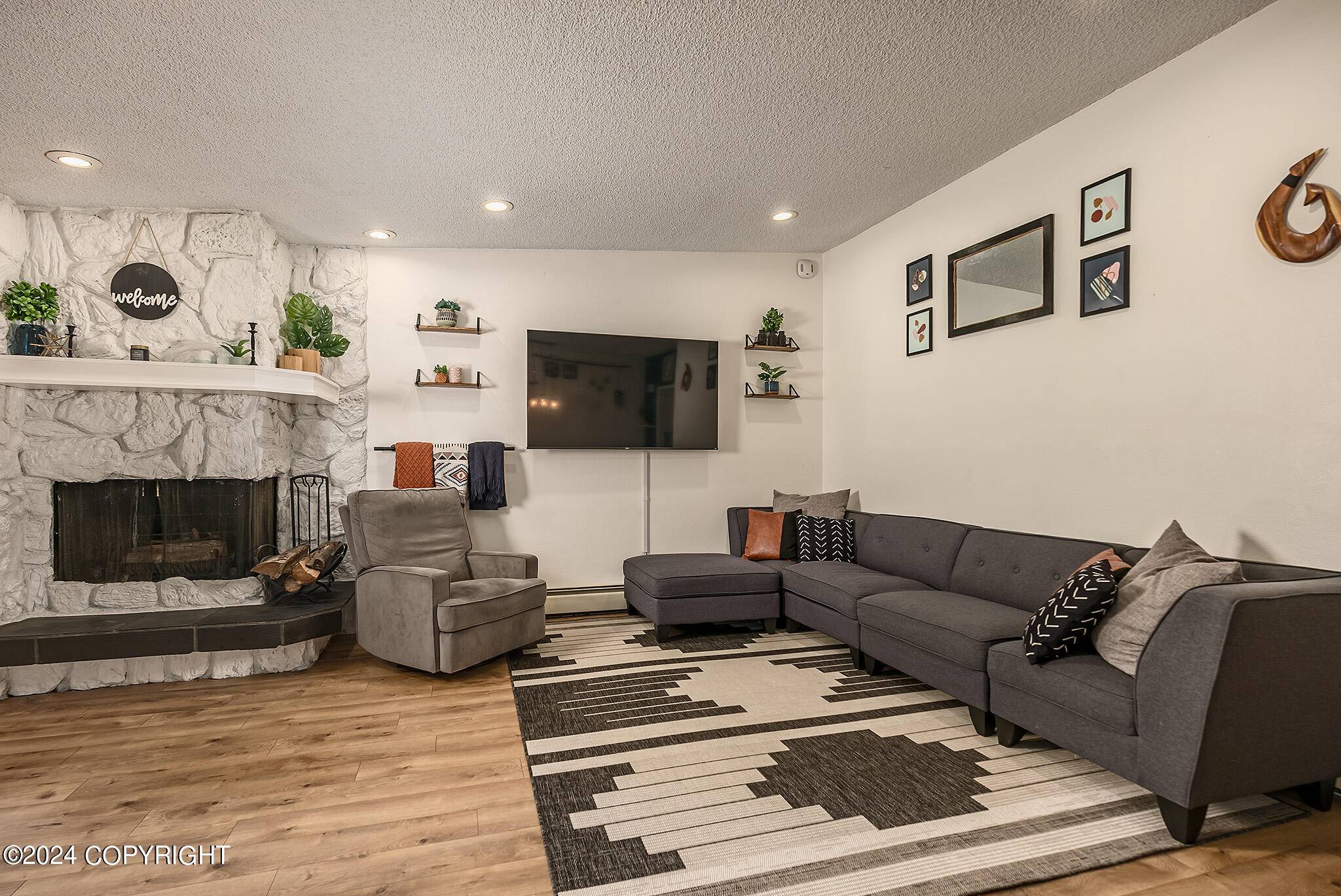 Anchorage, AK 99502,4320 Macalister DR