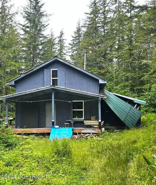 30177 Robin RD, Excursion Inlet, AK 99827