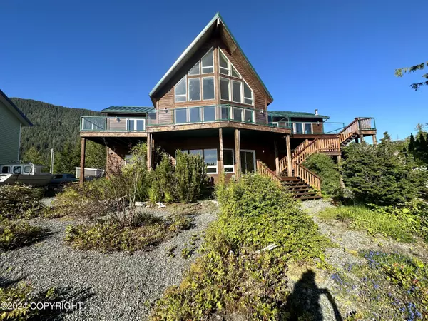 8962 Heron LN, Ketchikan, AK 99901