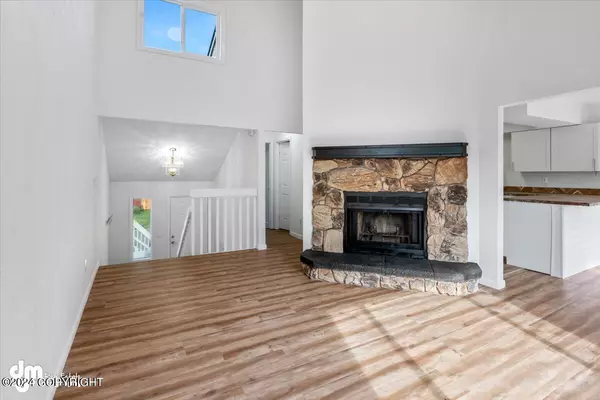 8061 Woodgreen CIR Anchorage, AK 99518