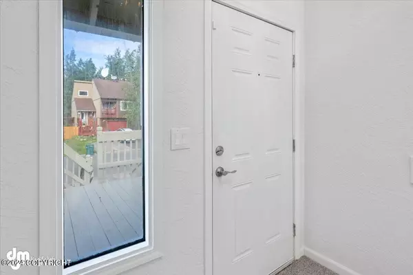 8061 Woodgreen CIR Anchorage, AK 99518