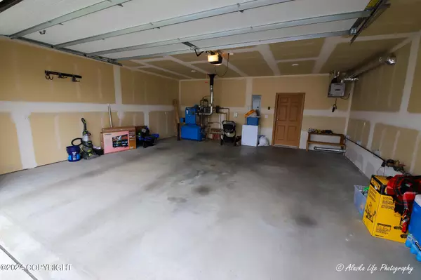 North Pole, AK 99705,2657 Desert Eagle LOOP