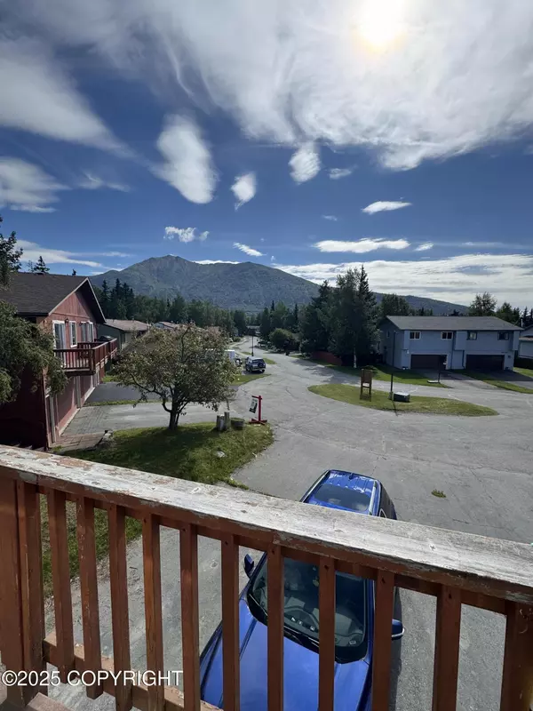 18719 N Lowrie LOOP, Eagle River, AK 99577