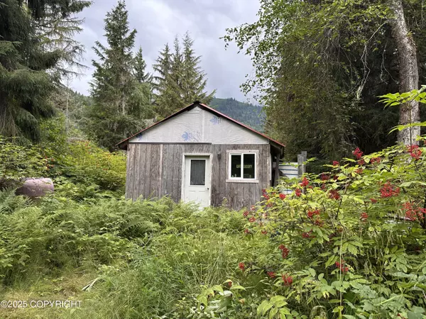 L7 4 Winds RD, Haines, AK 99827
