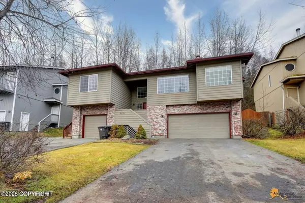 4011 Lunar DR A, Anchorage, AK 99504