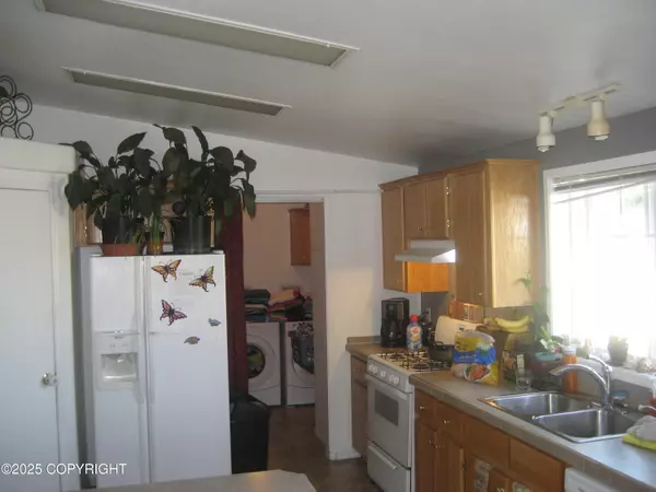 Anchorage, AK 99507,9499 Brayton DR #70
