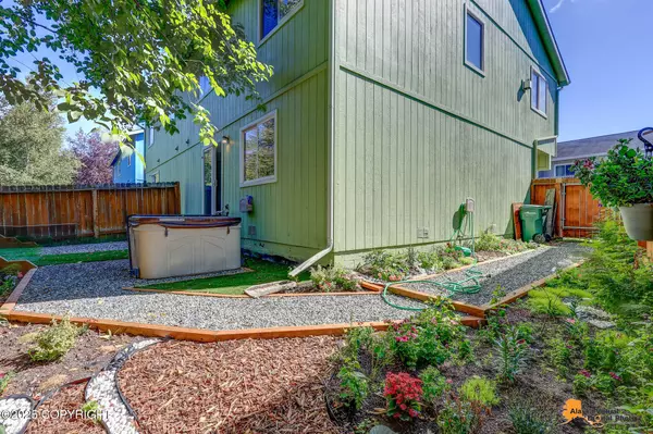 Anchorage, AK 99502,1848 Wildberry LOOP