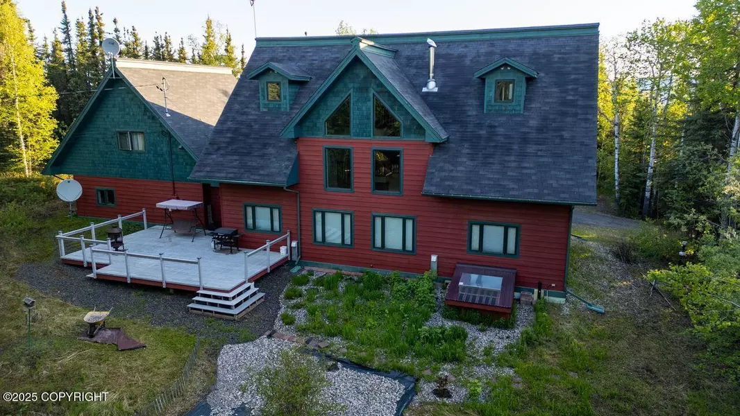 652 Goldstreak RD, Fairbanks, AK 99712