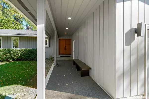 Anchorage, AK 99504,2727 Seclusion DR