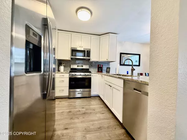 Eagle River, AK 99577,9231 Geese CIR