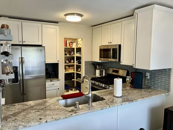 Eagle River, AK 99577,9231 Geese CIR