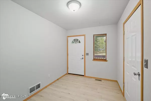 Wasilla, AK 99623,6501 W Commadore LN