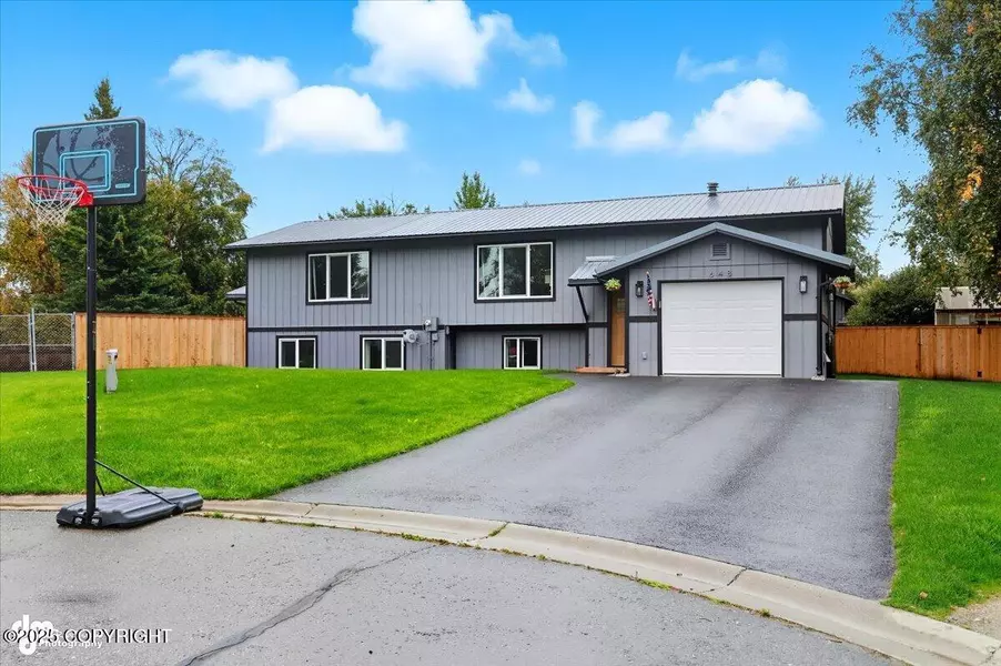 648 W Daron DR, Palmer, AK 99645