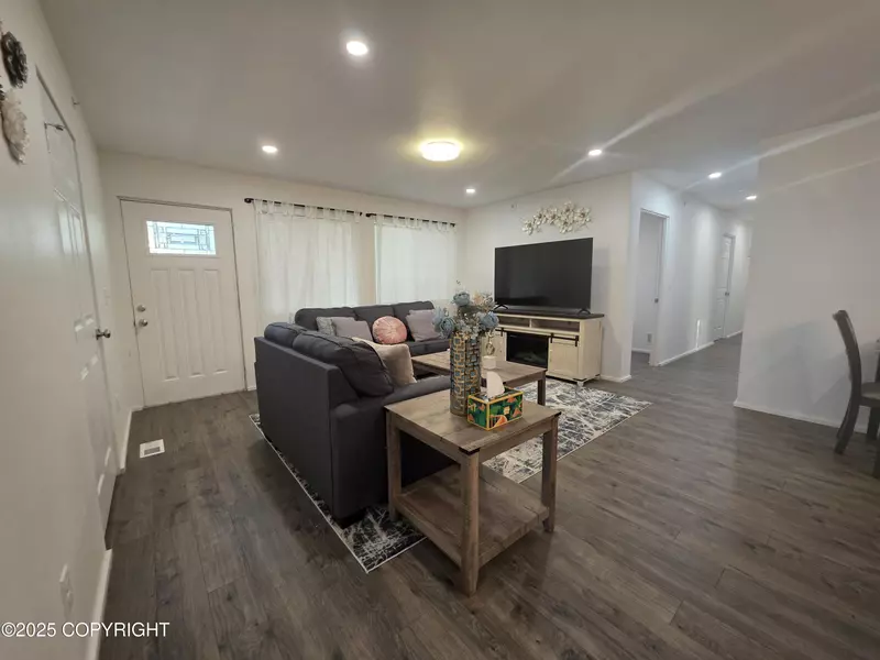 1124 Contrary CT, Anchorage, AK 99515