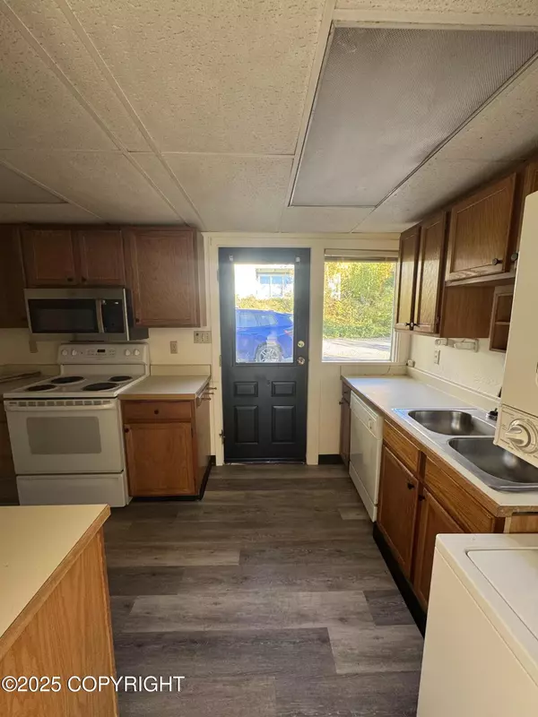 Anchorage, AK 99501,1752 W 11th AVE #B
