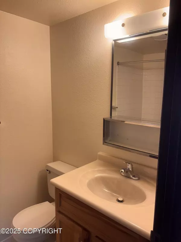 Anchorage, AK 99503,1400 W 25th AVE #17