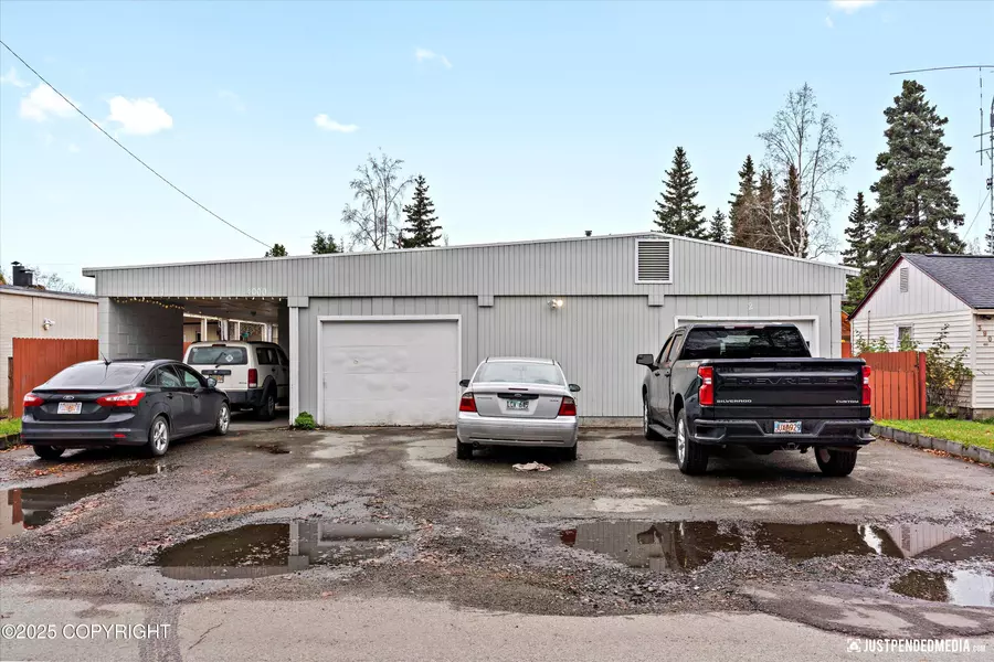 4000 Iowa DR, Anchorage, AK 99517