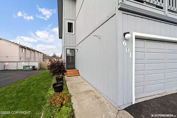 Anchorage, AK 99518,601 King Arthur CIR