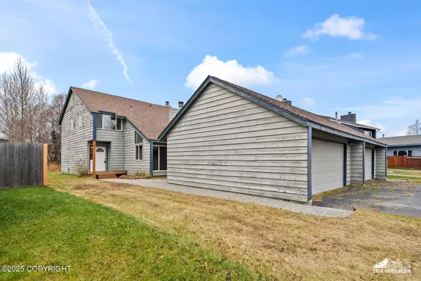 Anchorage, AK 99502,9122 Lakehurst DR