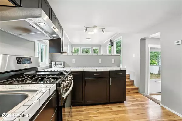 Anchorage, AK 99517,1908 Hillcrest DR 17