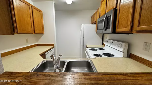 Anchorage, AK 99507,9710 Vanguard DR #80