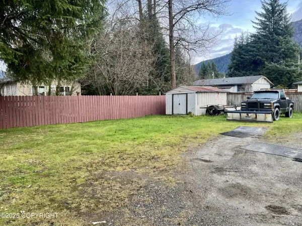 Juneau, AK 99801,9008 Long Run DR