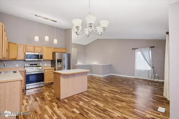 Anchorage, AK 99507,2902 Suncatcher CT #60