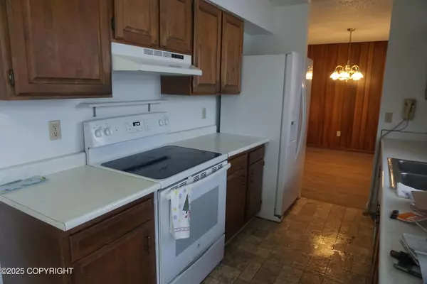 Anchorage, AK 99507,1506 Cache DR