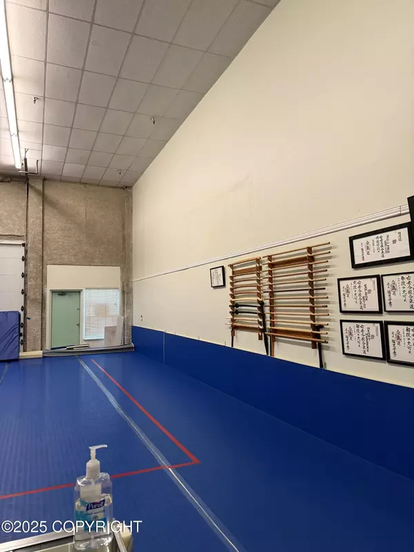 Anchorage, AK 99503,701 W 41st AVE #E