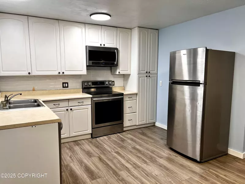 3337 Creekside DR B, Anchorage, AK 99504