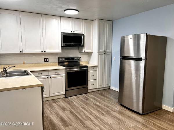 3337 Creekside DR #B, Anchorage, AK 99504