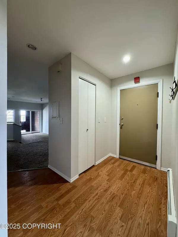 Anchorage, AK 99507,9740 Vanguard DR #39