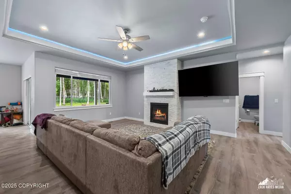 5501 E Mikayla CIR Wasilla, AK 99654