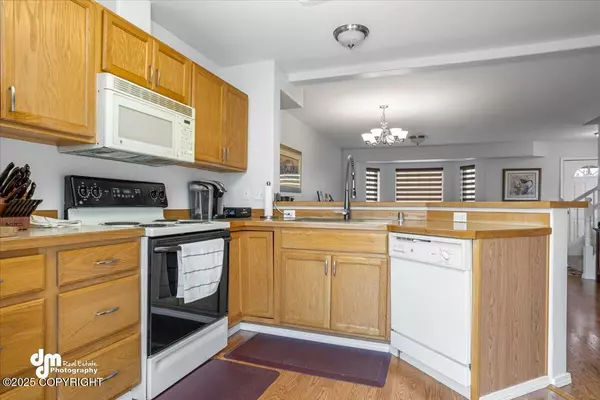 8601 Sara Lynn PL #6 Anchorage, AK 99502