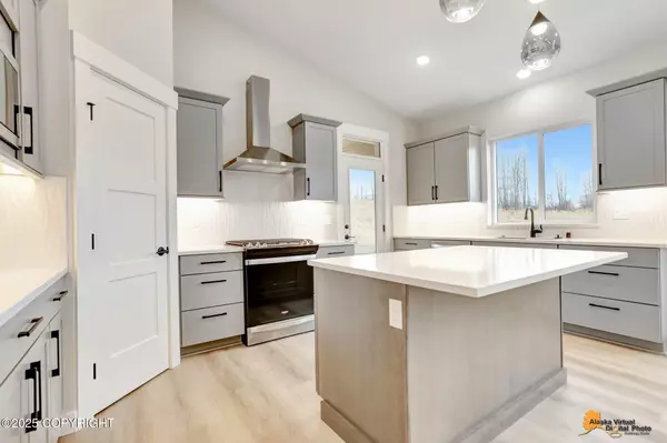 Anchorage, AK 99502,8881 Chalk Hill LOOP