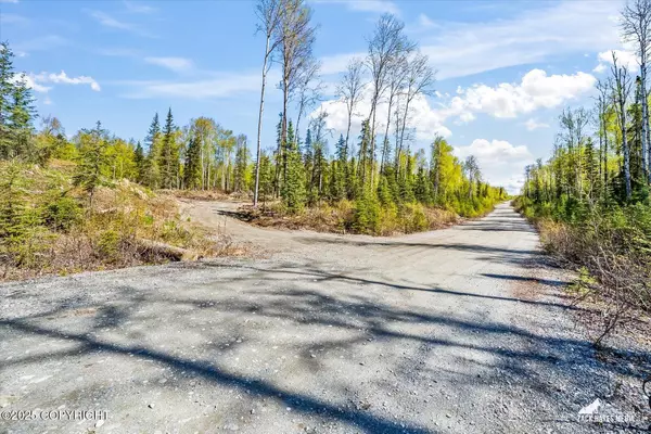 25275 W Susitna Pkwy, Big Lake, AK 99652