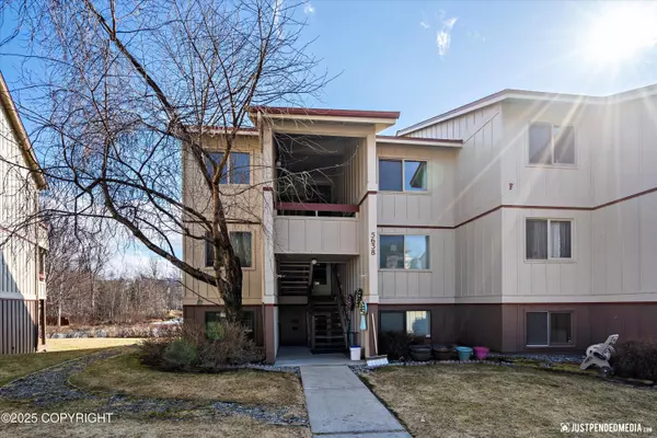 5638 E 40th AVE #F-301, Anchorage, AK 99504