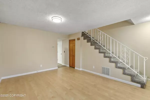 Anchorage, AK 99517,3607 Aldren CIR