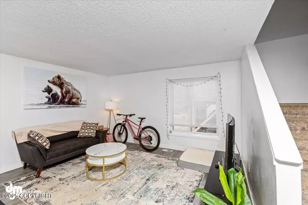 Anchorage, AK 99502,7410 Bearfoot CIR