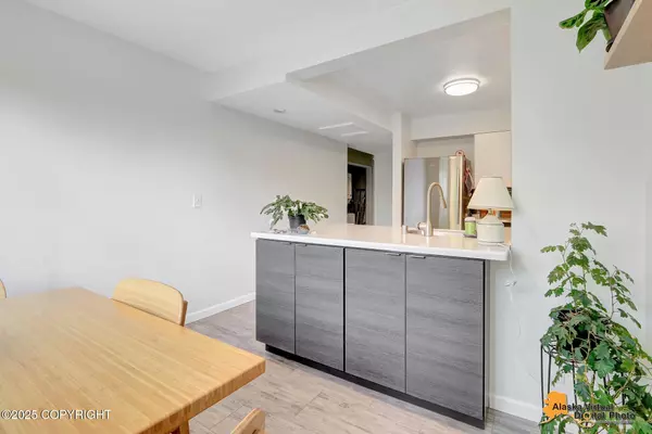 Anchorage, AK 99502,2801 W International Airport RD #A304