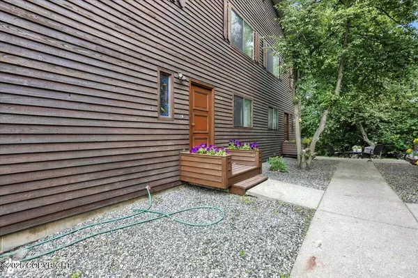 600 W 47th AVE #B, Anchorage, AK 99503