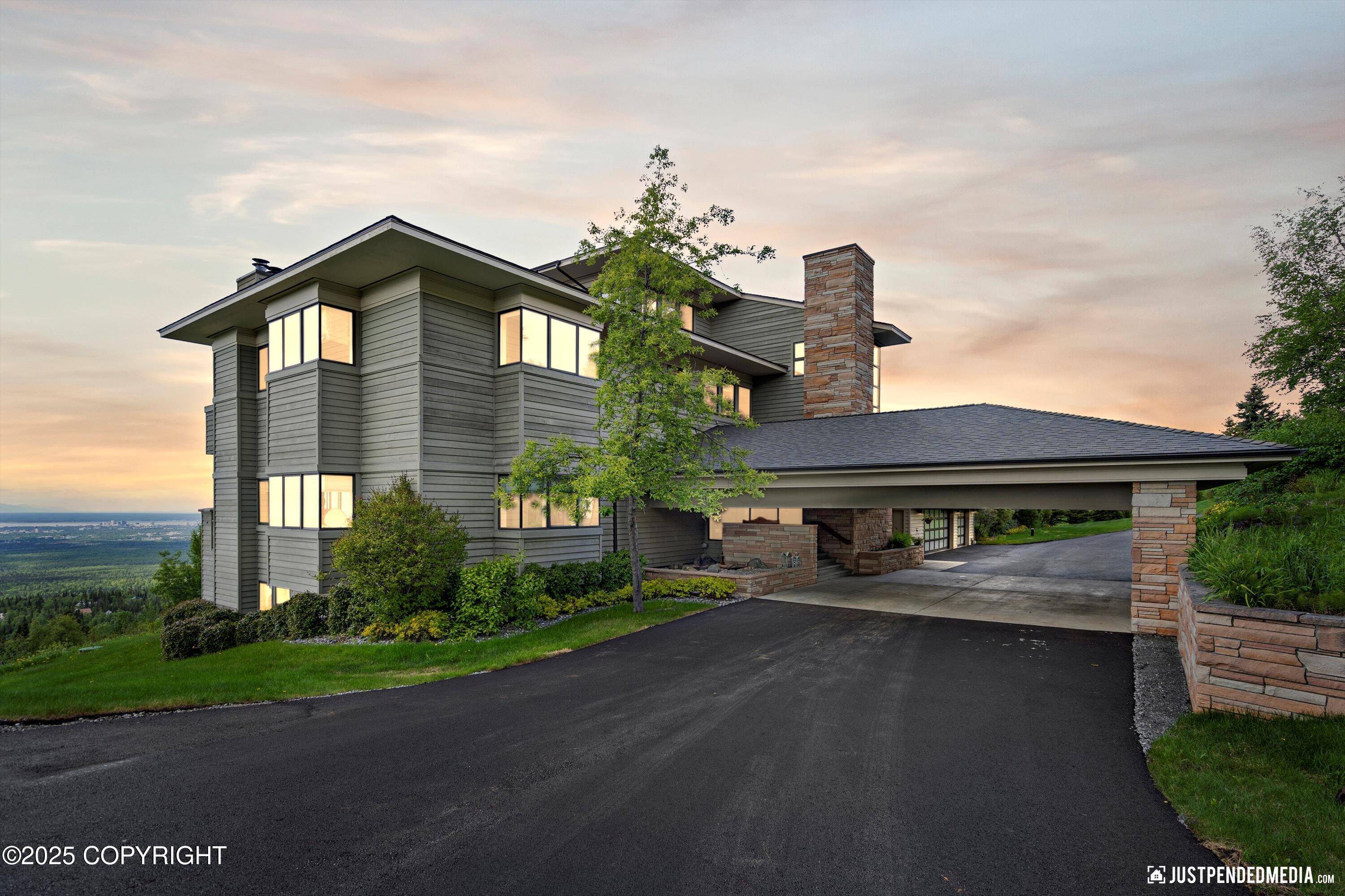 9900 Hillhaven CIR, Anchorage, AK 99507