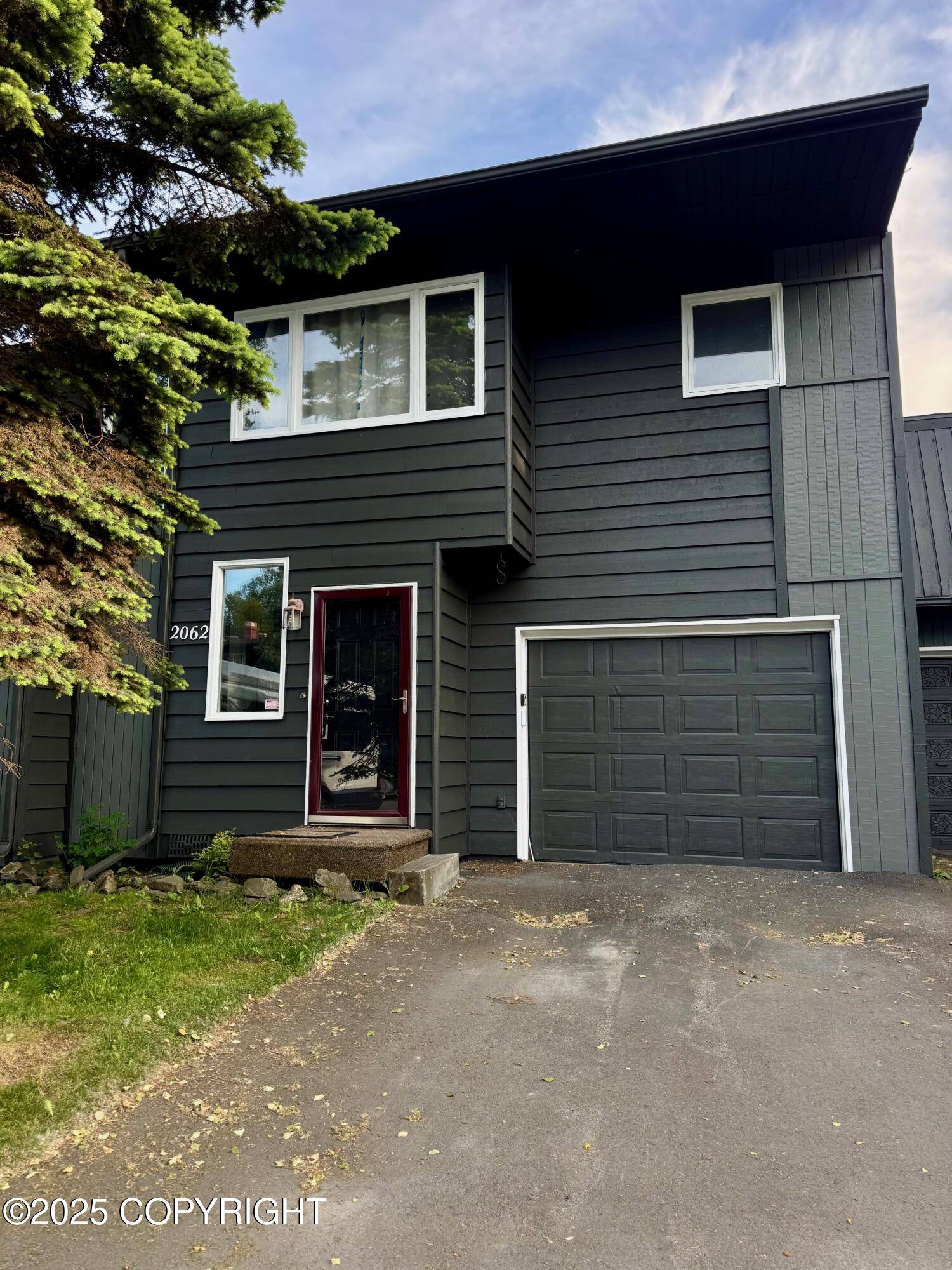 2062 Stonegate CIR, Anchorage, AK 99515