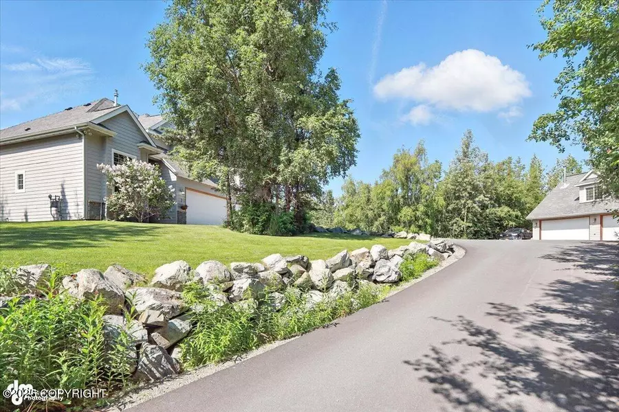 2436 N Hope CIR, Palmer, AK 99645