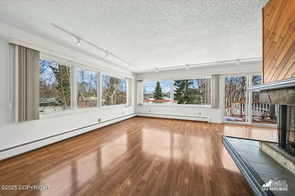 Anchorage, AK 99507,1521 Cache DR