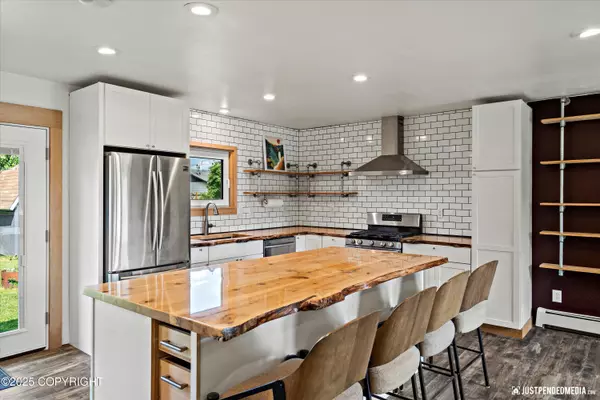 3135 E 17th AVE, Anchorage, AK 99508