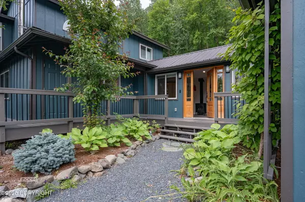 22035 Upper Canyon DR, Eagle River, AK 99577