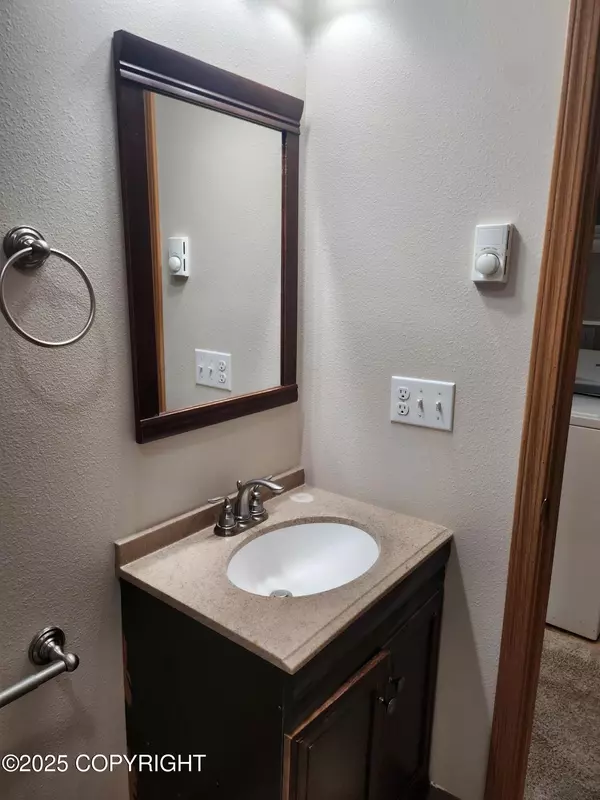 Anchorage, AK 99502,7141 Weimer RD #6