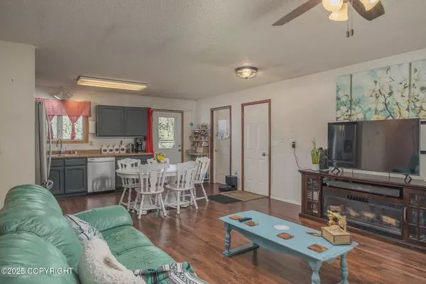 North Pole, AK 99705,1244 Candle Lite LOOP